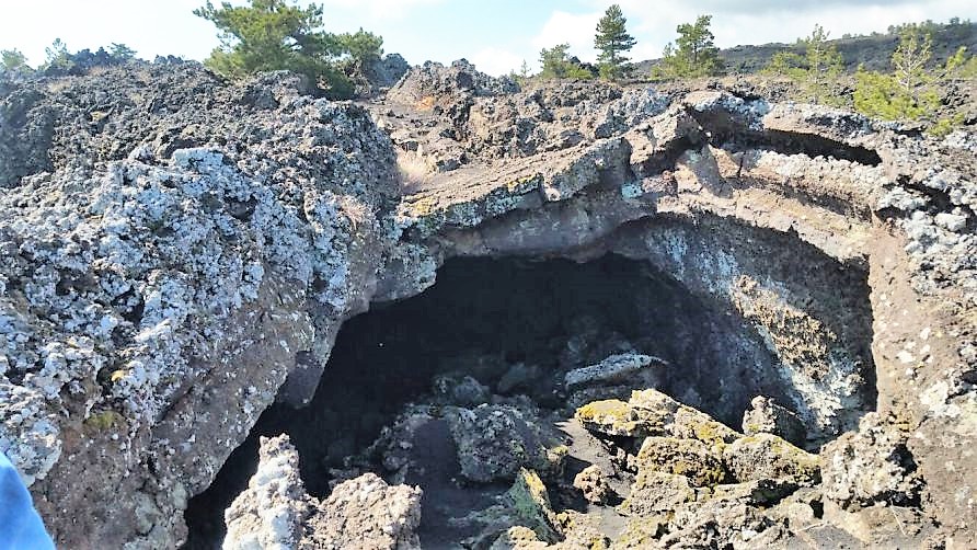 Etna grotta rotoli